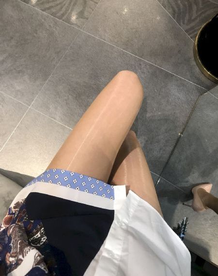 秘书丁字裤跪床撅臀打光屁股_高清在线播放观看